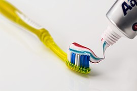 toothbrush-571741__180